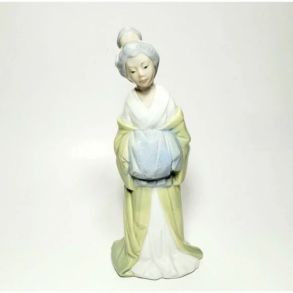 Geisha Figurine By Miguel Requena Pitti Sing CUART DE POBLET SPAIN 9.6 Pristine!